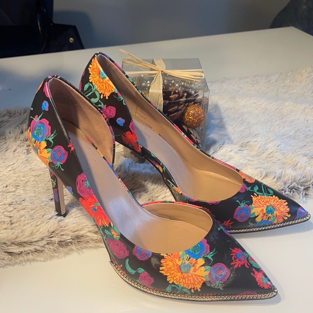 BCBGeneration Floral Heels 👠